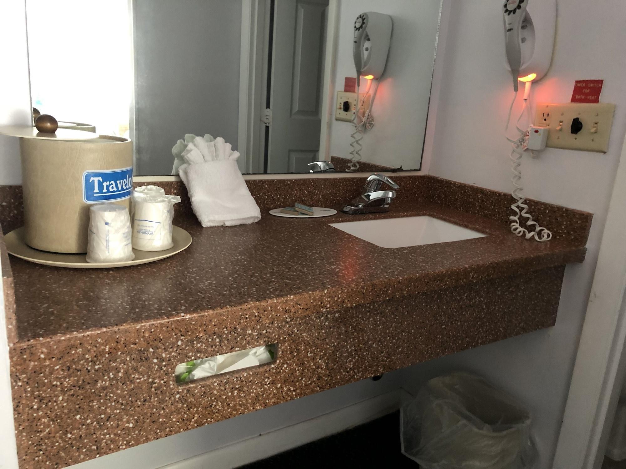 Travelodge By Wyndham Cape Cod Area West Dennis Buitenkant foto